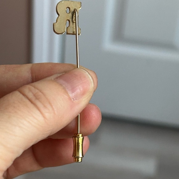 4/$50 monogram Gold Initial 'R' Stick Pin 📌 - Picture 6 of 6